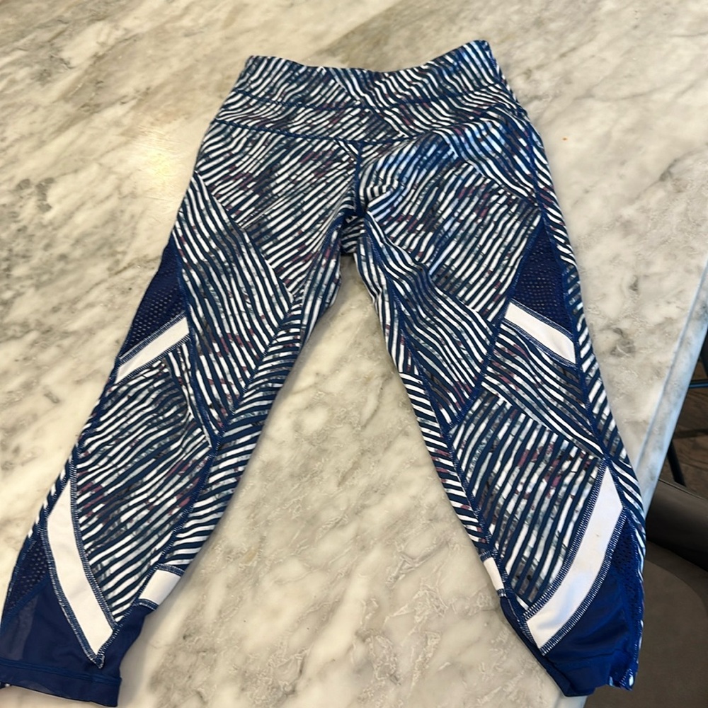 Zella blue patterned cropped leggings - size small